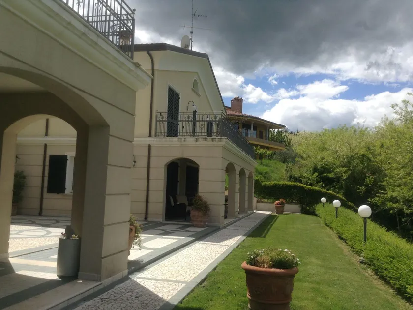Spacious villa with garden and panoramic views in the green hinterland of Rimini - Image 1