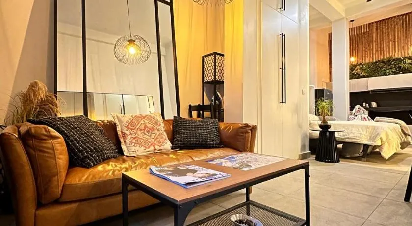 Bonito apartamento al lado del centro de Málaga con Parking gratis - Image 1