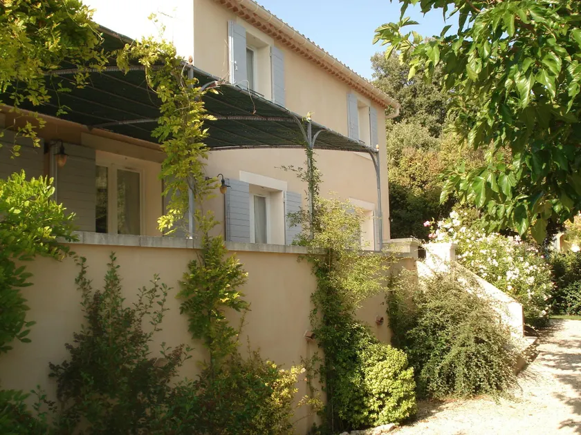 Inviting Villa in Saumane-De-Vaucluse with Swimming Pool - Image 1