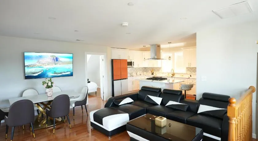 Coastal Stay 2 Modern Ocean View Apartments Walk to Beach 4 Free Parking Spaces - Image 1