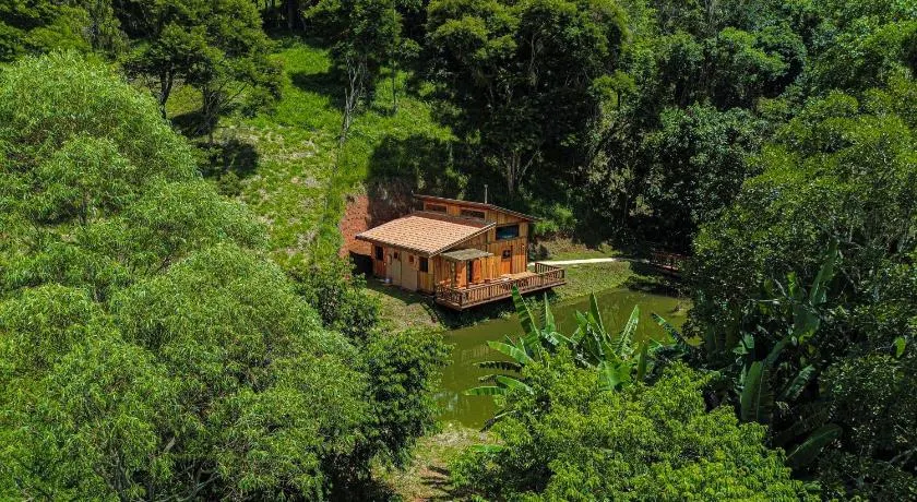 Chalé de Madeira com Lago - Serra da Mantiqueira - Image 1