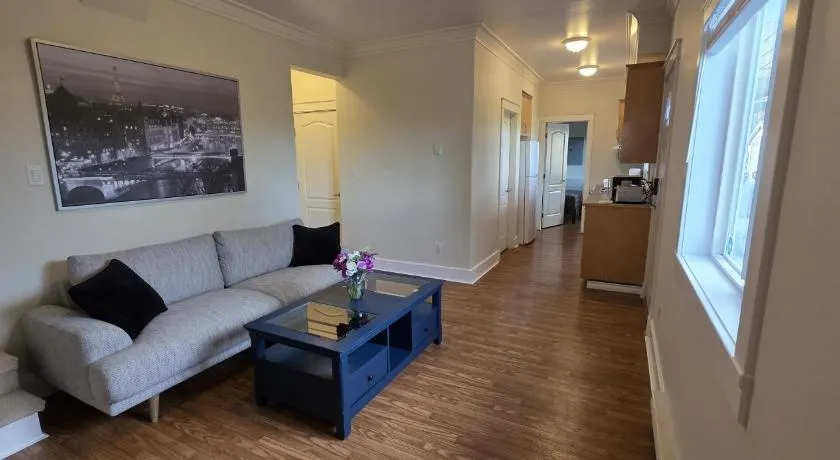 2 Bedrooms Guest Suite in Victoria - Image 1
