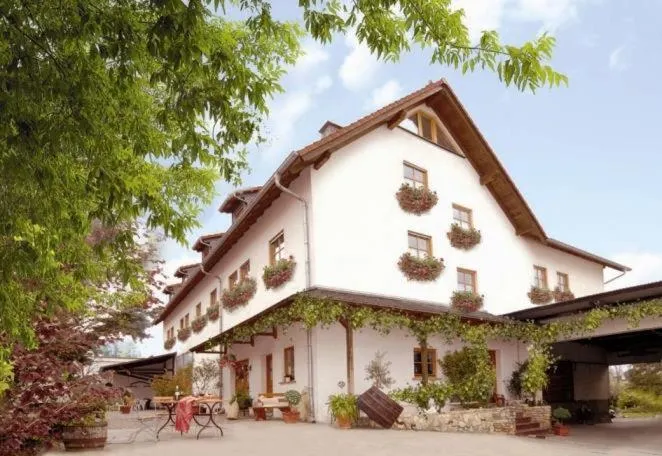 Winzerhotel Kinges-Kessel - Image 1