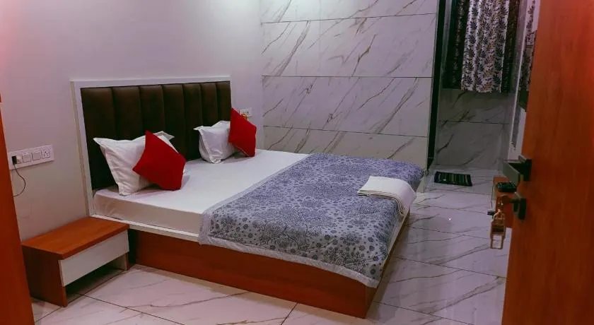 HOTEL JANTA INn - Image 1