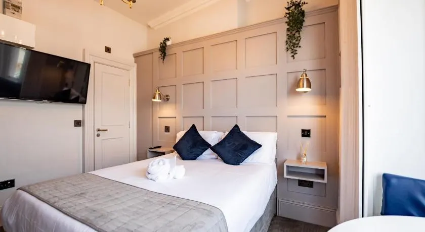 Stylish Marina Escape - Sleeps 2 - Image 1