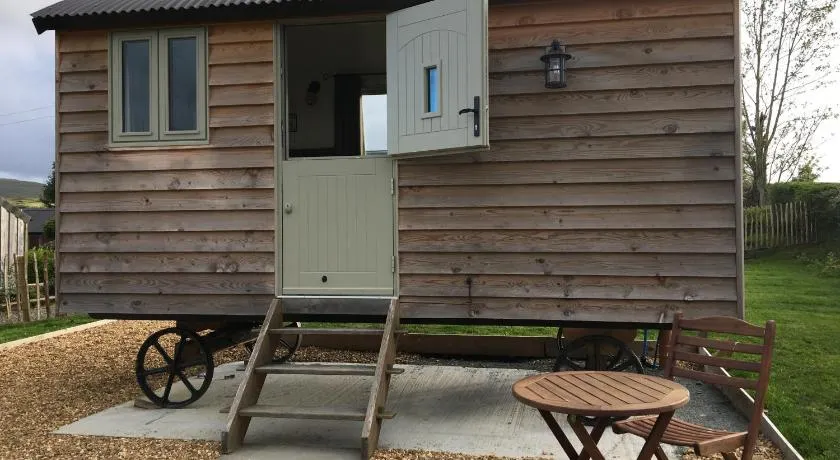 40 Bernisdale - Shepherds Hut - Image 1