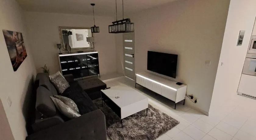 Luxury Apartmen by airport - Image 1