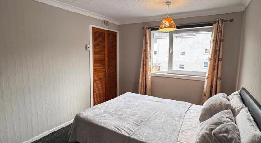 Cozy Room in Polloksheilds - Image 1