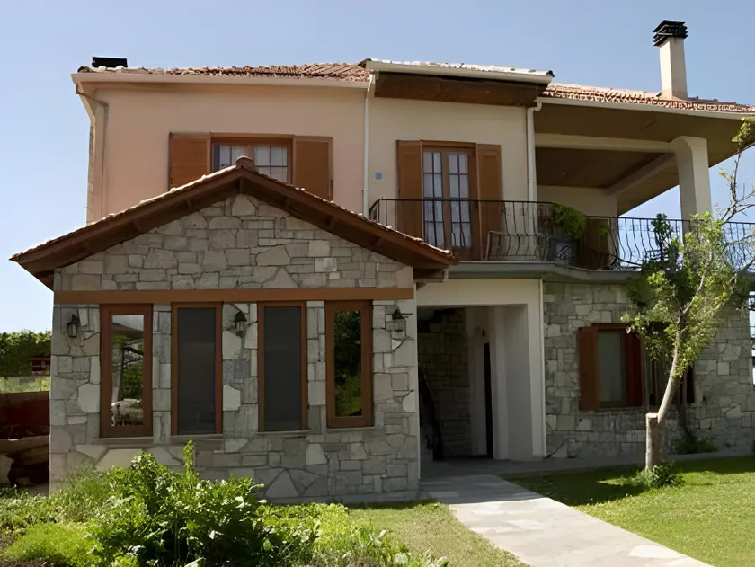 To Balkoni tis Limnis Plastira - Image 1
