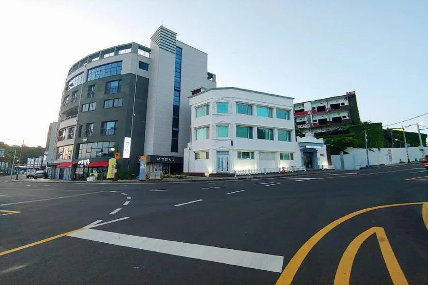Seogwiporto - Image 1