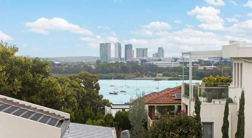 Water View House in Putney - Image 1