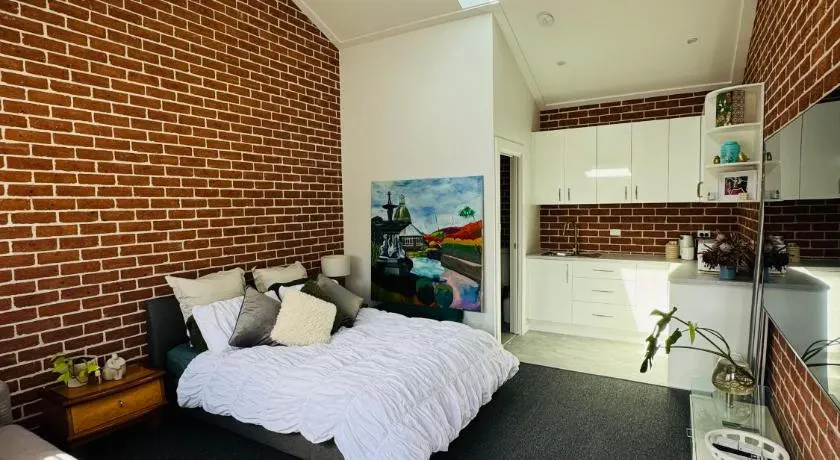 Studio in CBD Bathurst - Image 1