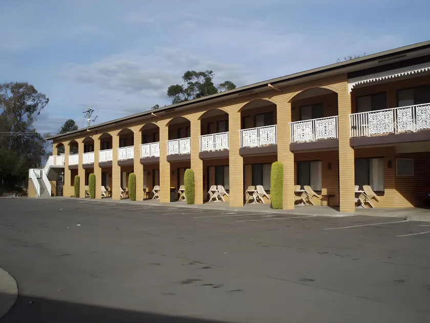 Lakeview Motel - Image 1