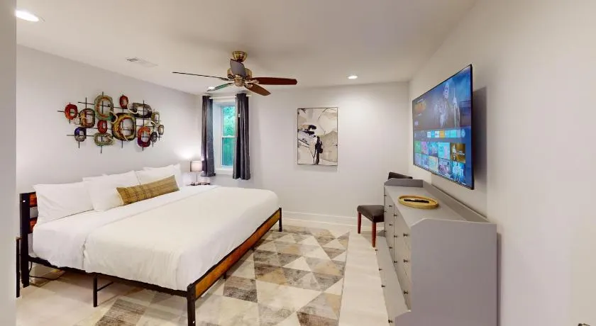 Modern 2BR Retreat Near Emory & Downtown ATL - Image 1