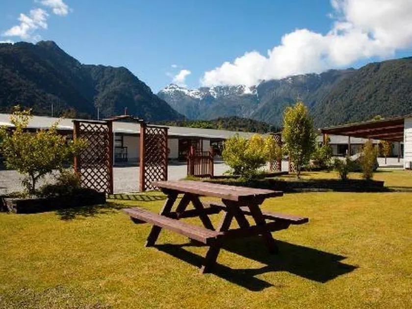 Lake Matheson Motel - Image 1