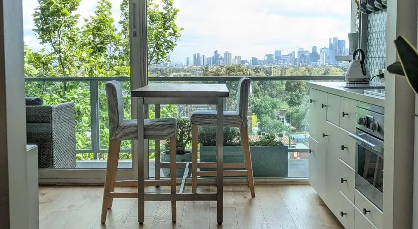 Spectacular Sunset Hideaway BestView St Kilda boutique self-contained luxury apartment - Image 1