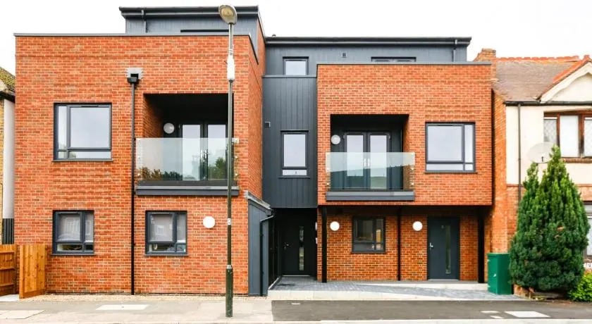 Hybrid Resi - Mitcham  - Image 1