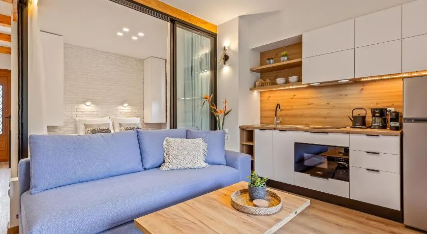Lola Apartments - Image 1