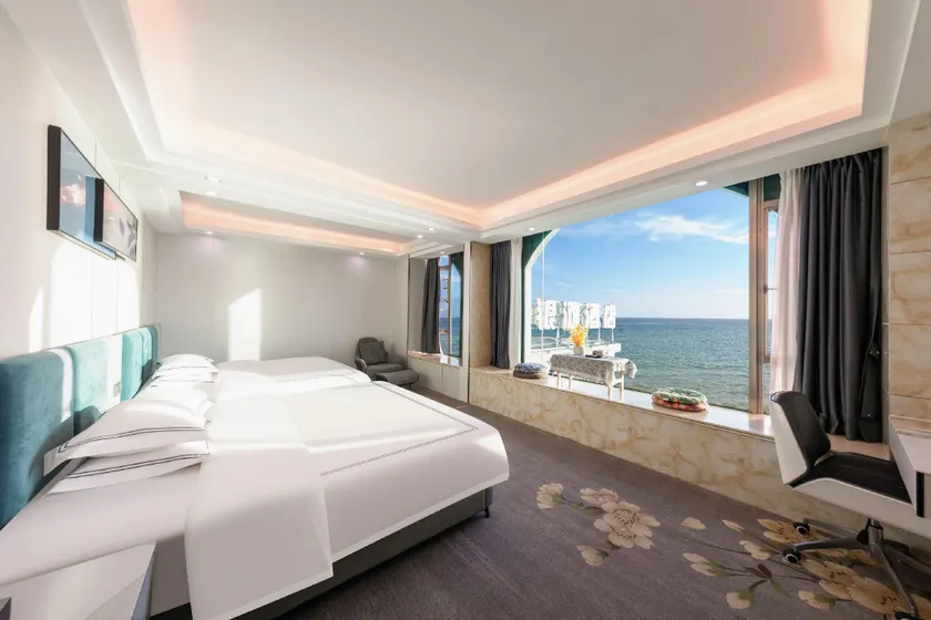 Silver Beach  Seaview Hotel - Image 1