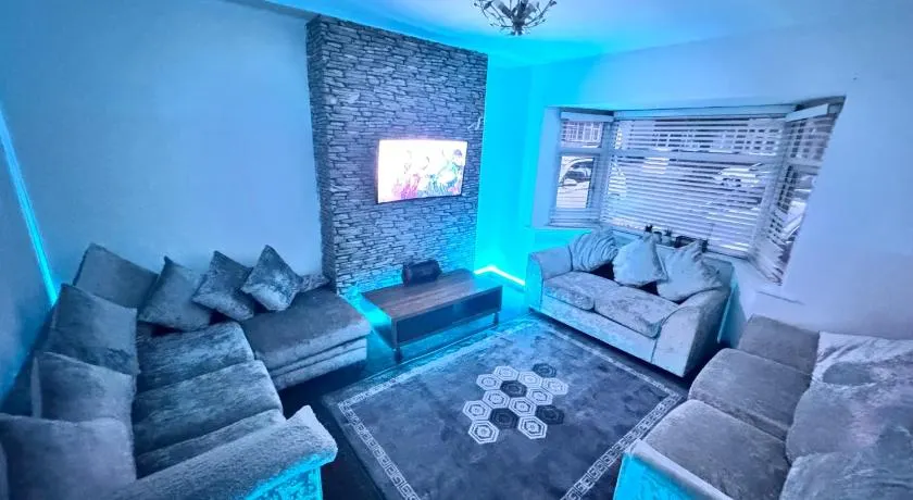 Luxproperties - Image 1