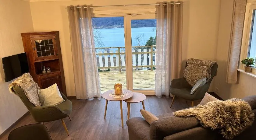 Sea View Cabin near Senja The Yellow House - Image 1