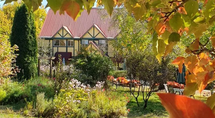 Oaktree Guest House - Image 1