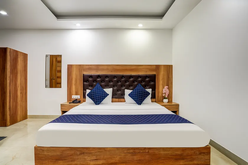 Hotel Sun Plaza - Image 1
