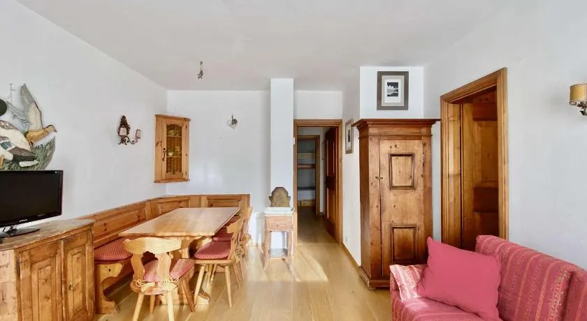 Cozy 3 bedroom in amazing location - Image 1