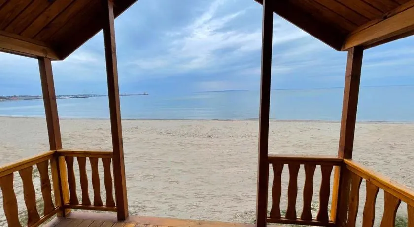 Waterfront Inn Mackinaw City - Image 1