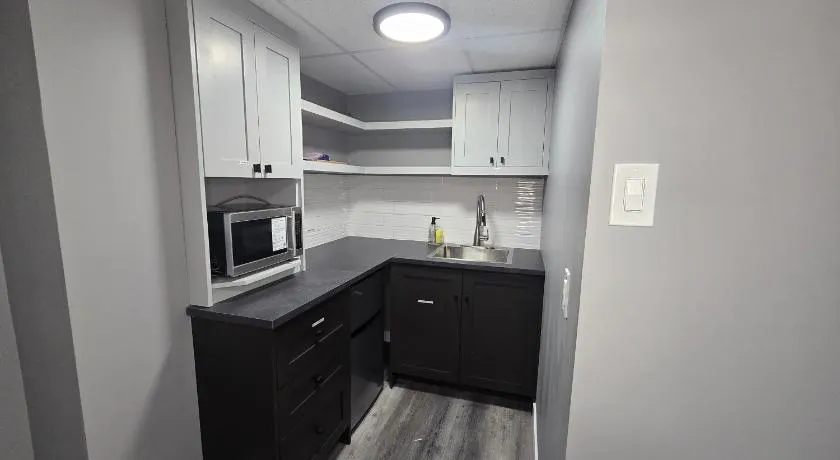 Cozy 2 Bedroom Basement Suite in Devonshire Park - Image 1