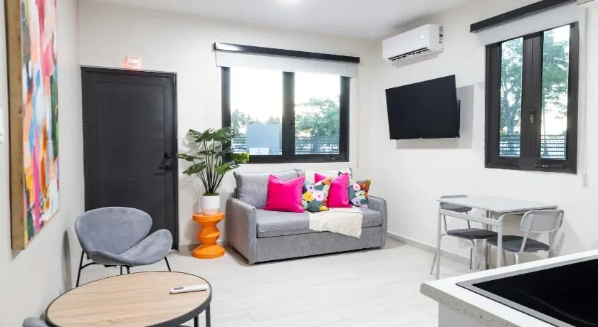 AQUA Villas Del Mar Apt 6 - 1 BR ADA-Accessible Beachfront Oasis - Image 1