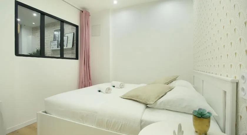 253 St Denis - Deux Chambres Appartement, Couchages 6 - Image 1