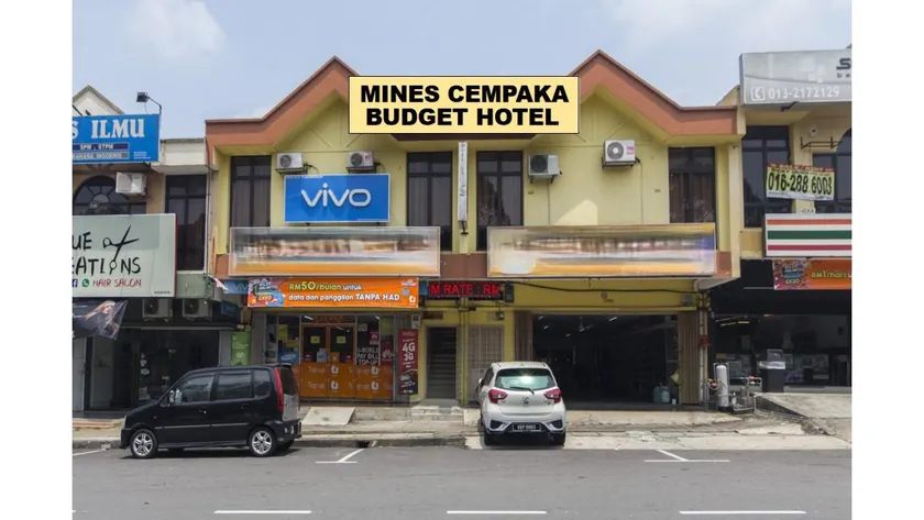 Mines Cempaka Budget Hotel - Image 1