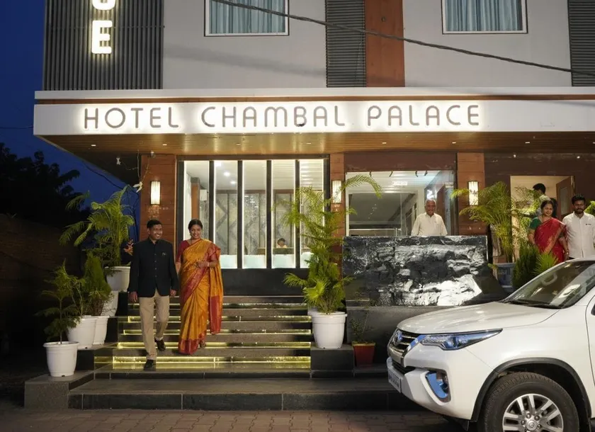 HOTEL CHAMBAL PALACE - Image 1