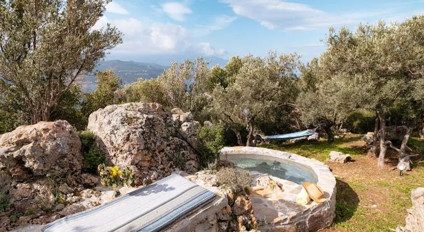 Beautiful Cottage over-viewing Samos bay. - Image 1