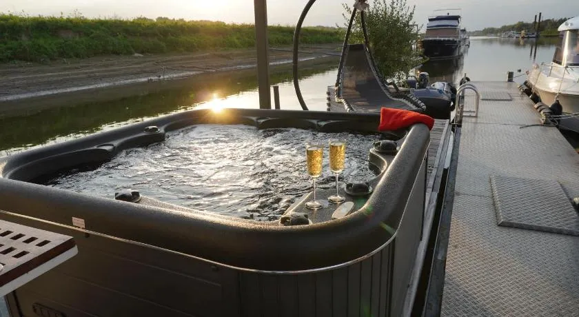 Hafen Oase - 2 Hausboote, 2 Whirlpool, 1 Sauna, Wellness - Image 1