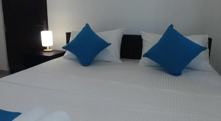 Queens Airport Residence - Image 1