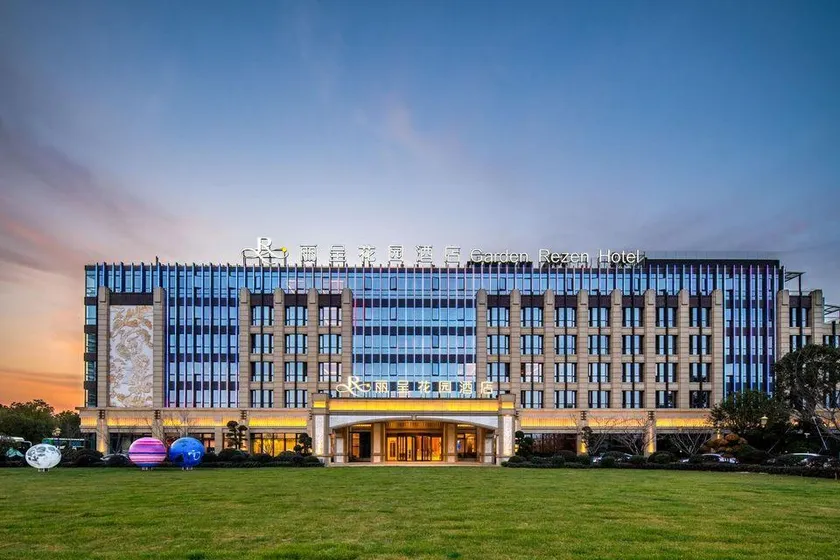 Shanghai Garden Rezen Hotel - Image 1