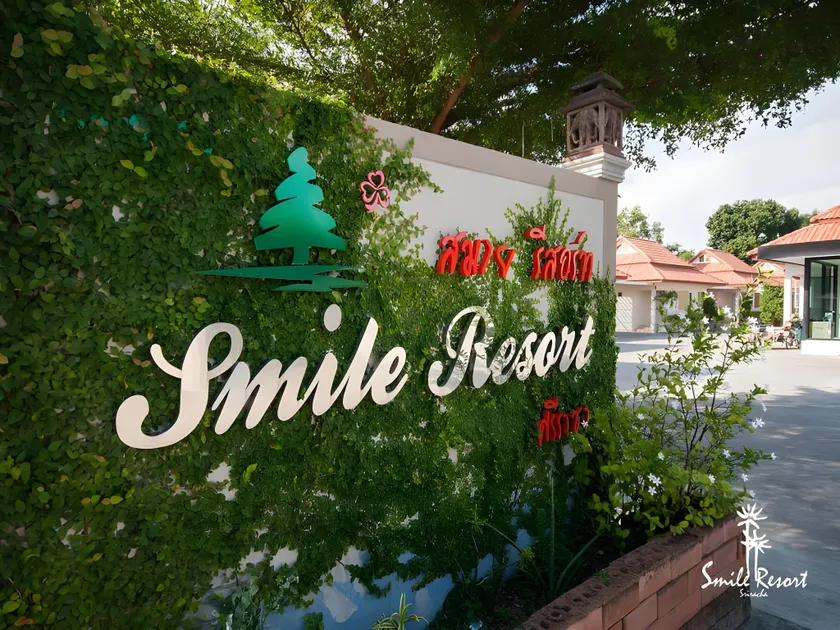 Smile Resort Sriracha - Image 1