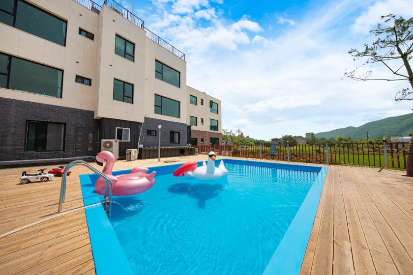 Namiseom 2020 Spa Poolvilla - Image 1