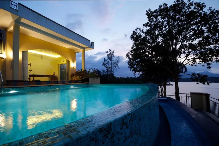Vista Del Lago - Image 1