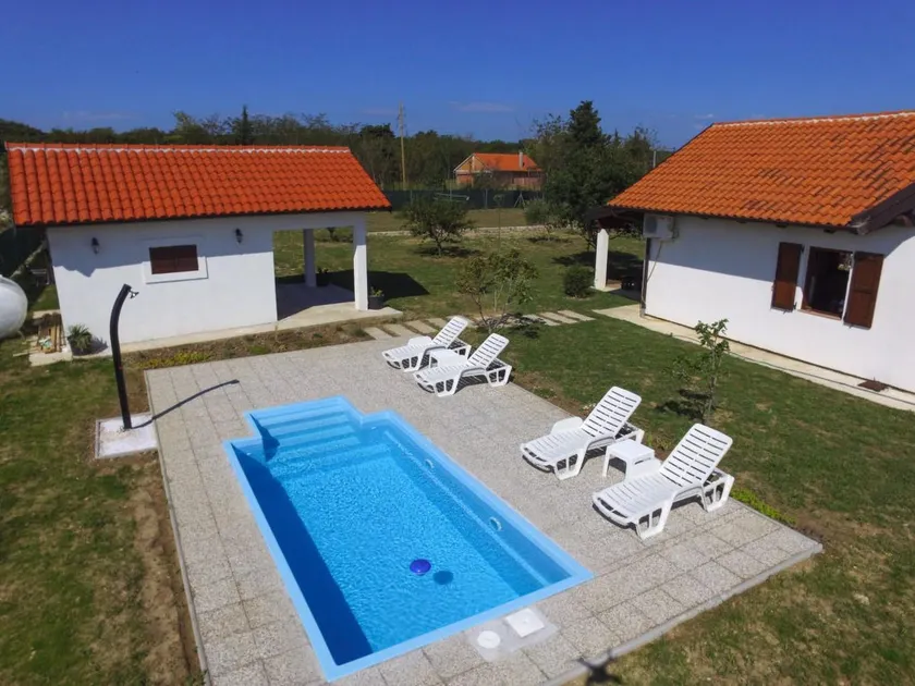 Villa Ena with Pool & Jacuzzi - Image 1