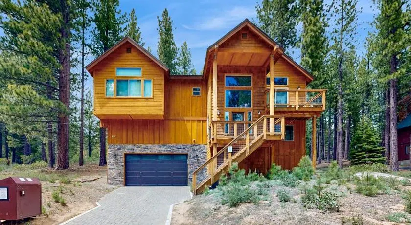 Lavish custom home with private hot tub & 2 living areas - near slopes & lake - Image 1
