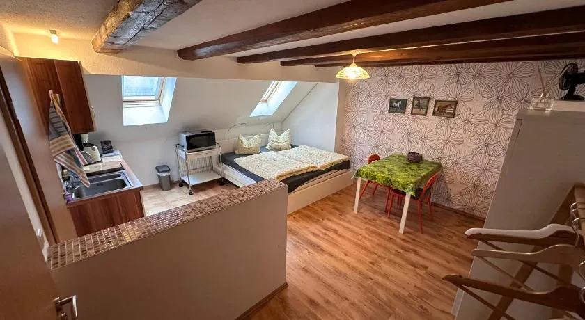 Pension auf dem Pferdehof Gut Greppin - mit WLAN, Sitzecke, Garten & kostenlosem Parken - Image 1