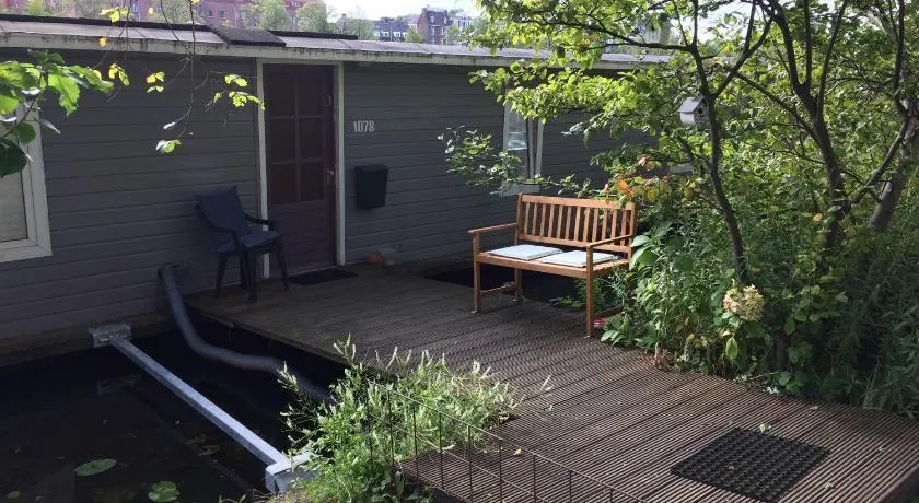 Tiny Houseboat B&B on the Amstel River - Image 1