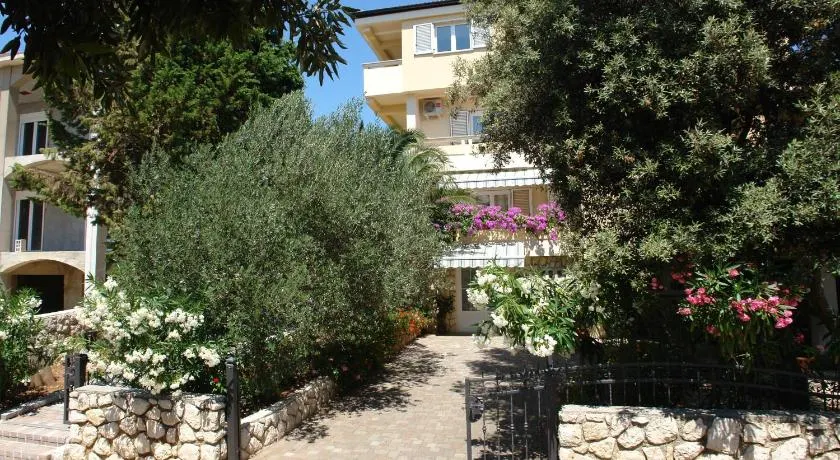 Apartments With Parking Space Mandre, Pag - 18748 - Image 1