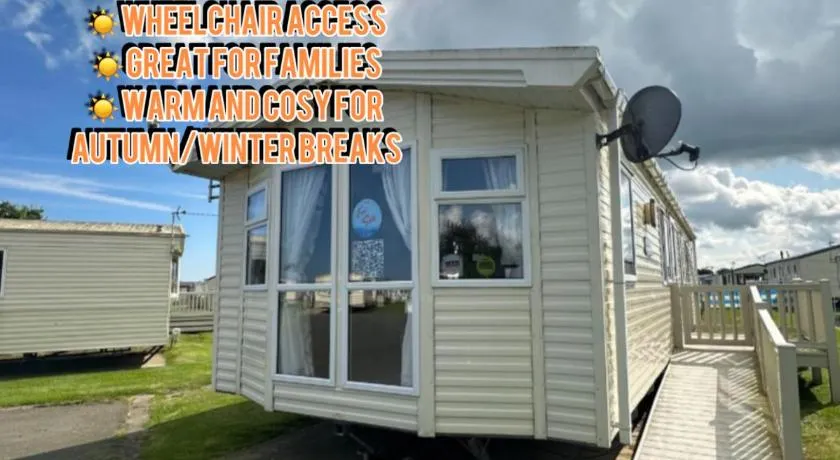 Luxury static caravan, 6 berth, Marine Holiday Park, Rhyl, Wales - Image 1