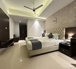 Golden Munnar Palace By Hawk Hospitality - Image 1