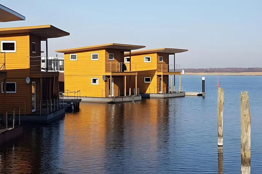 Hausboot in Kroeslin am Bodden - Image 1