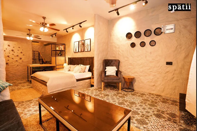 Spatii by the ganges - Image 1